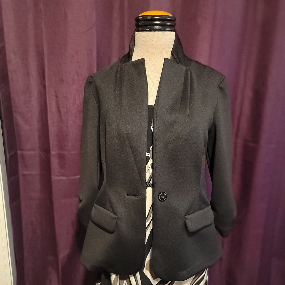 Black Blazer, 3/4 Legnth Sleeve